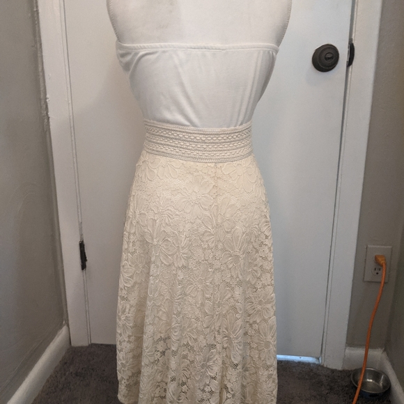 White Beach Dress - Picture 2 of 3